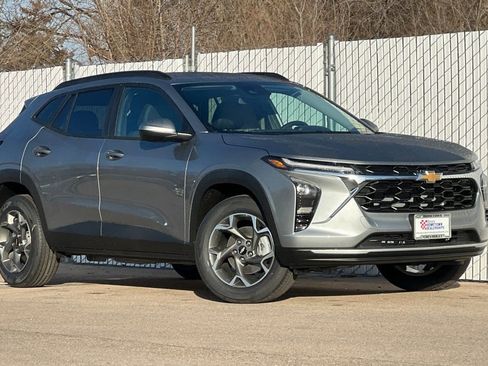 New 2026 Chevrolet Trax LT w/ Driver Confidence Package image 2