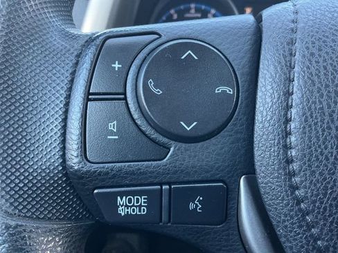 Used 2018 Toyota RAV4 LE image 17