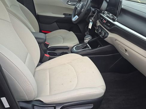 Used 2022 Kia Forte LXS FWD image 9