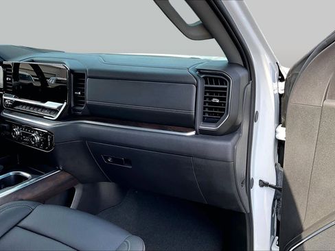Used 2026 GMC Sierra 1500 SLT RWD image 19