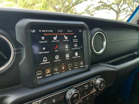 Used 2020 Jeep Gladiator Overland AWD/4WD image 18
