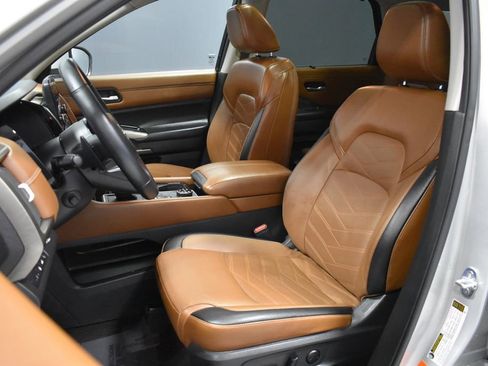 Certified 2023 Nissan Pathfinder Platinum w/ Cargo Package image 5