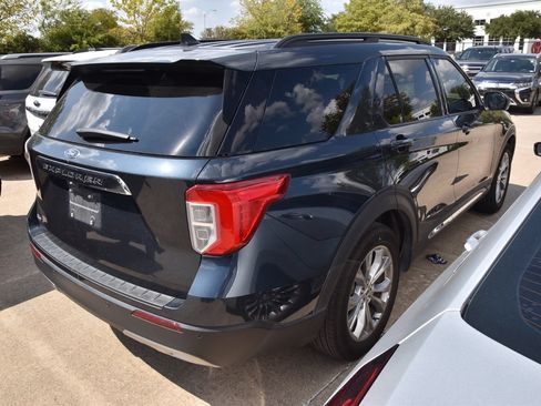 Used 2023 Ford Explorer XLT w/ Equipment Group 202A RWD image 6