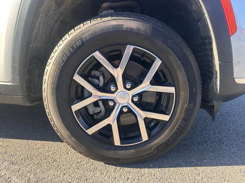 Used 2023 Jeep Grand Cherokee L Limited image 34