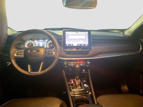 Used 2023 Jeep Compass Limited image 21