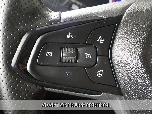 Used 2025 Chevrolet Trax RS w/ Sunroof Package FWD image 4