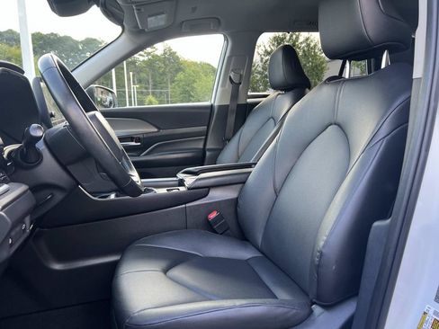 Used 2025 Toyota Grand Highlander AWD image 26