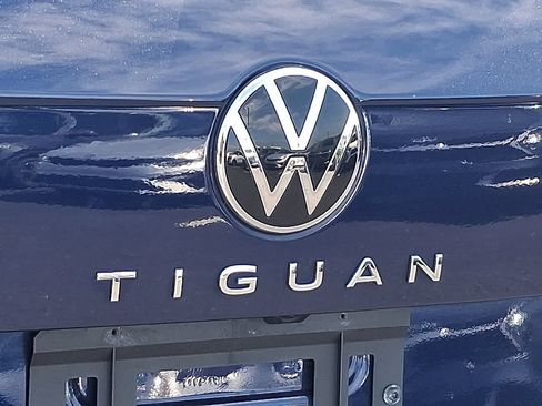 Used 2023 Volkswagen Tiguan SE w/ Panoramic Sunroof Package FWD image 29