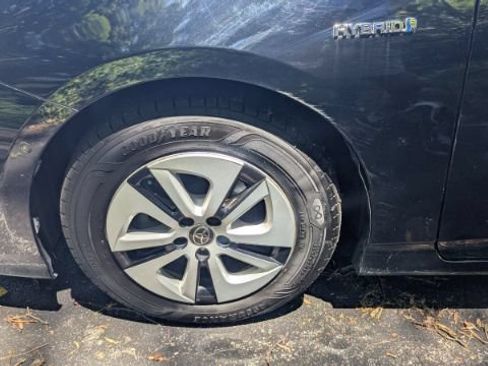 Used 2017 Toyota Prius Two w/ Prius Two Safety Plus Package FWD image 9