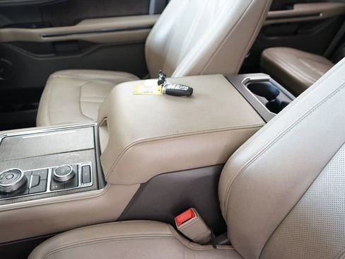 Used 2019 Ford Expedition Limited w/ Equipment Group 301A image 32