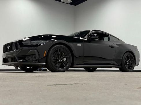 Used 2025 Ford Mustang GT image 5