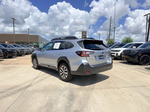 Used 2025 Subaru Outback Premium AWD/4WD image 9