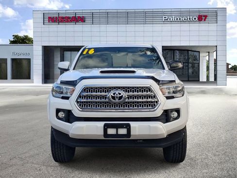 Used 2016 Toyota Tacoma TRD Sport w/ Towing Package AWD/4WD image 2
