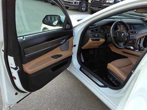 Used 2015 BMW 750i xDrive image 25