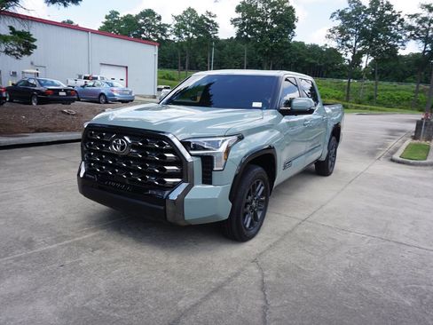 Used 2025 Toyota Tundra Platinum AWD/4WD image 19