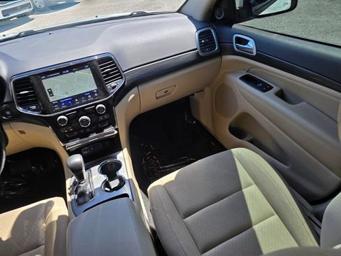 Used 2022 Jeep Grand Cherokee Laredo E RWD image 37