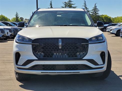 New 2026 Lincoln Aviator Reserve image 3
