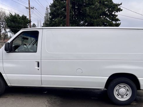 Used 2004 Ford E-150 and Econoline 150 image 2