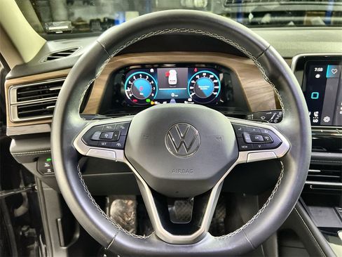Used 2024 Volkswagen Atlas SE image 11