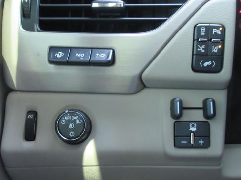 Used 2015 GMC Yukon Denali w/ Premium Package RWD image 22