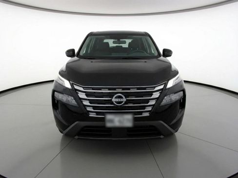 Used 2025 Nissan Rogue SV image 2