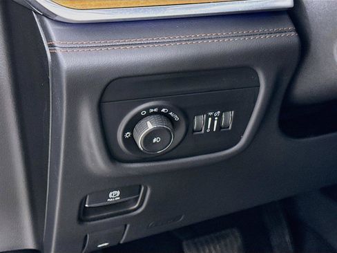 Used 2023 Jeep Grand Cherokee L Summit AWD/4WD image 14