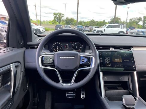 Used 2025 Land Rover Discovery Sport Dynamic SE AWD/4WD image 7