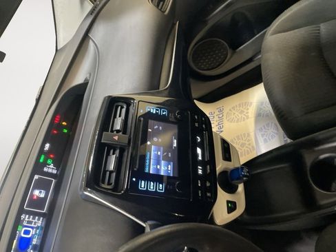 Used 2018 Toyota Prius Two image 23