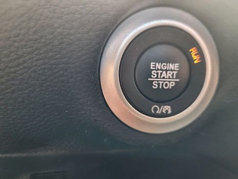 Used 2025 Chrysler Pacifica Select FWD image 19