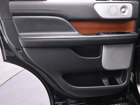 Used 2020 Lincoln Navigator Reserve w/ Luxury Package RWD image 13