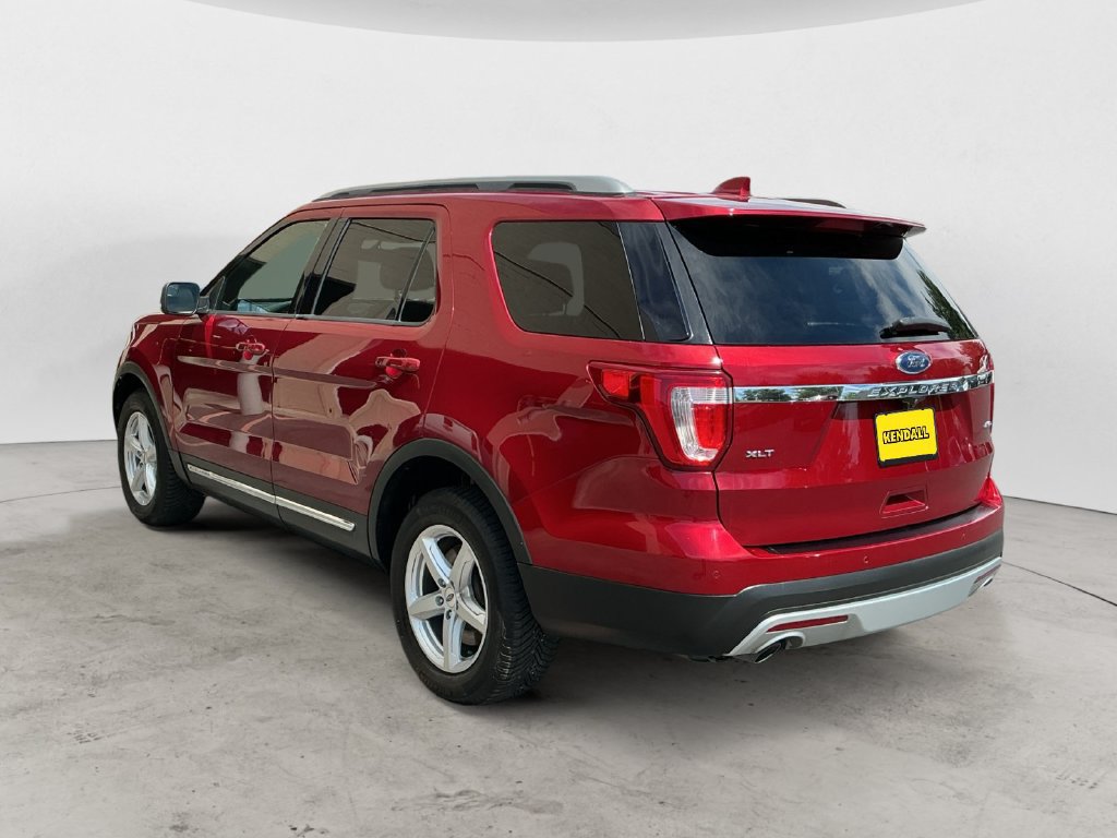 Used 2016 Ford Explorer XLT w/ Equipment Group 202A AWD/4WD image 7