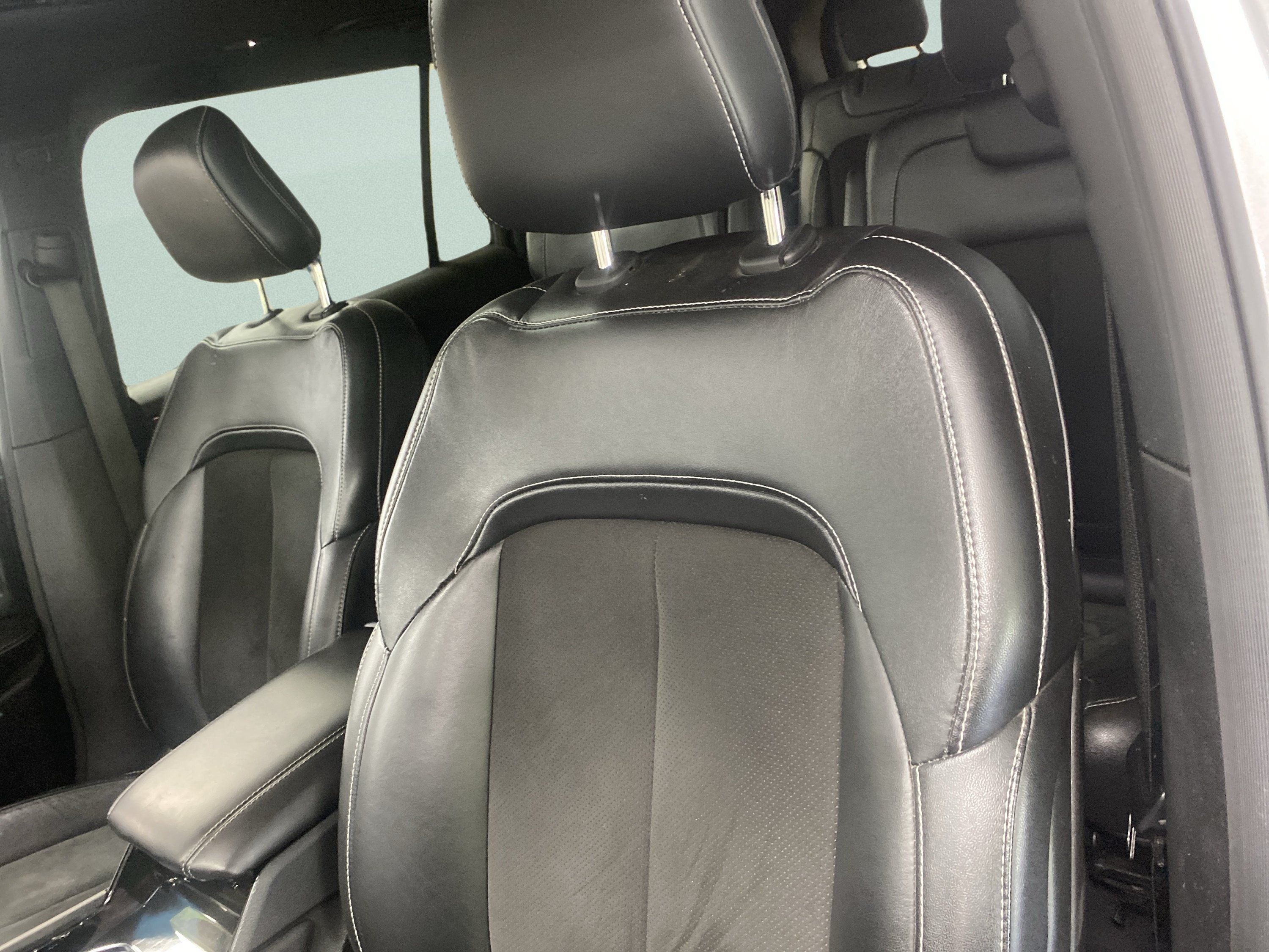 Used 2023 Jeep Grand Cherokee L Laredo AWD/4WD image 14