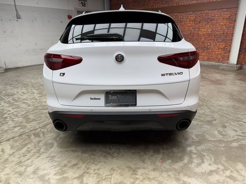 Used 2022 Alfa Romeo Stelvio Sprint image 4