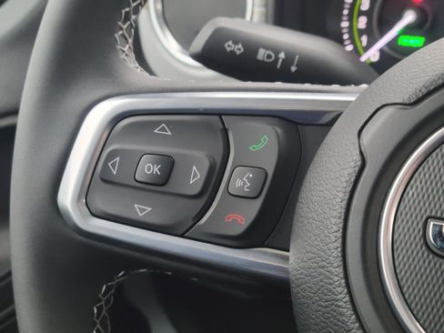 Used 2025 Jeep Wrangler Unlimited Sahara w/ Safety Group image 11