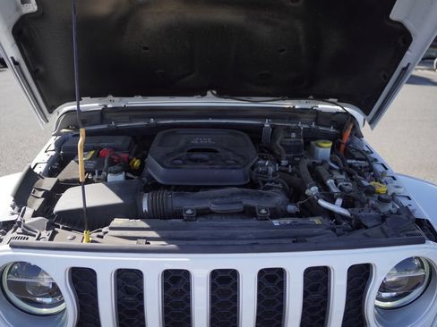Used 2022 Jeep Wrangler Unlimited Sahara AWD/4WD image 7