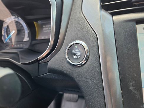 Used 2020 Ford Fusion SE FWD image 29
