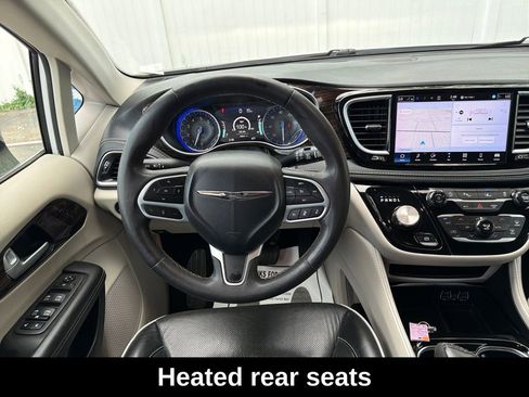 Used 2024 Chrysler Pacifica Limited FWD image 17