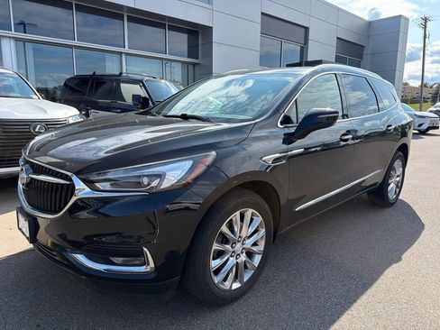 Used 2018 Buick Enclave Essence w/ Trailering Package AWD/4WD image 2