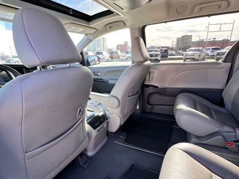 Used 2019 Toyota Sienna XLE w/ XLE Navigation Package image 26