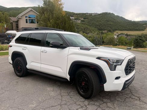 Used 2024 Toyota Sequoia TRD Pro AWD/4WD image 4