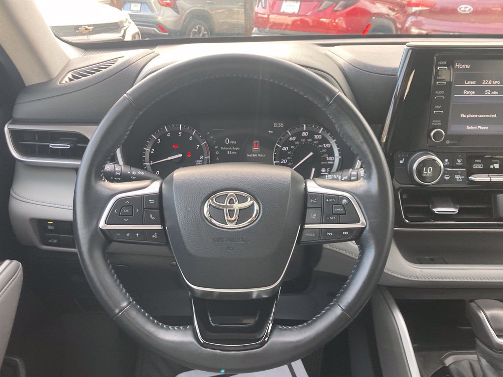 Used 2020 Toyota Highlander XLE AWD/4WD image 7