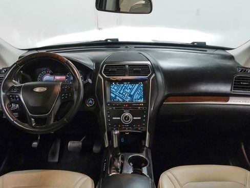 Used 2018 Ford Explorer Platinum image 16