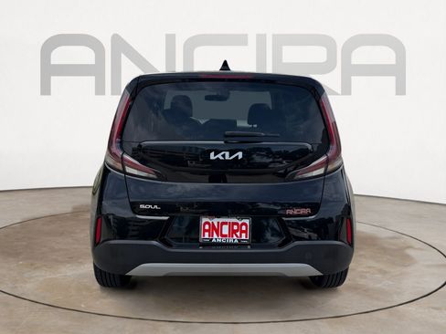 Used 2023 Kia Soul LX w/ Option Group 015 FWD image 9