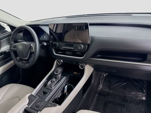 Certified 2024 Toyota Grand Highlander XLE image 28