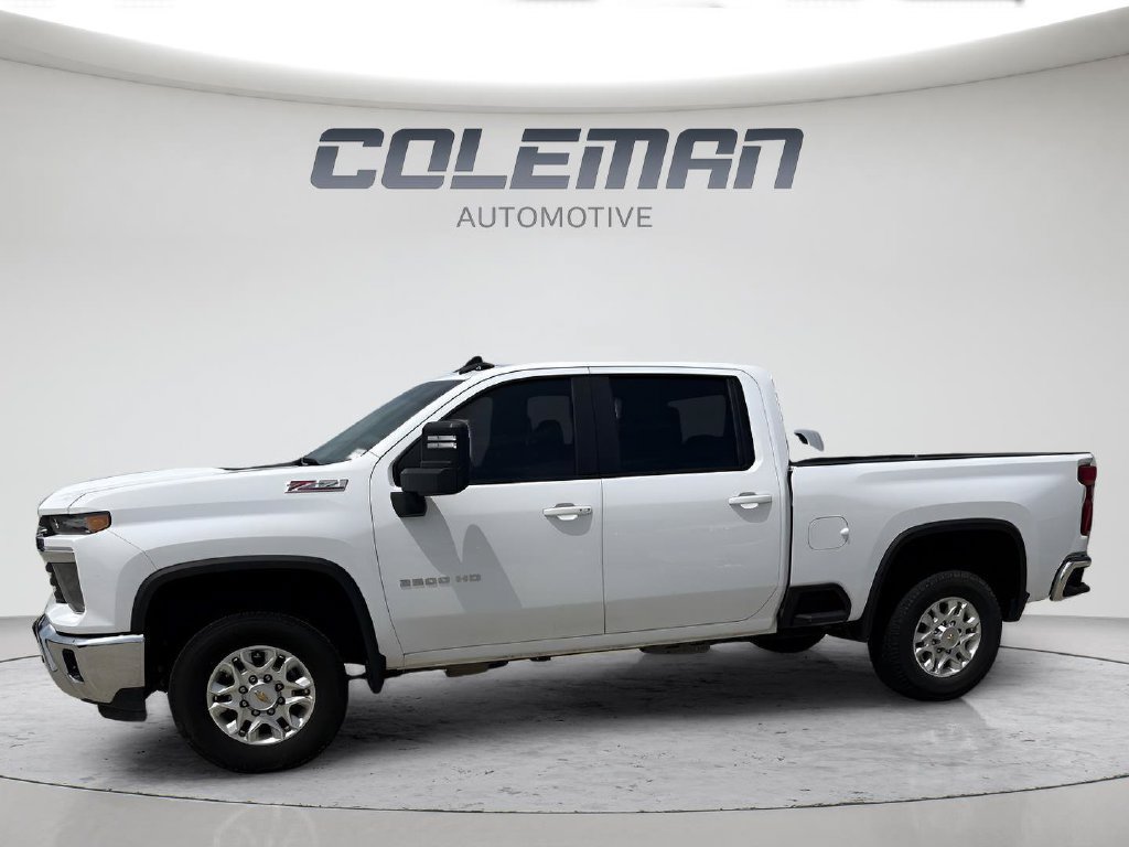 Used 2024 Chevrolet Silverado 2500 LT AWD/4WD image 2