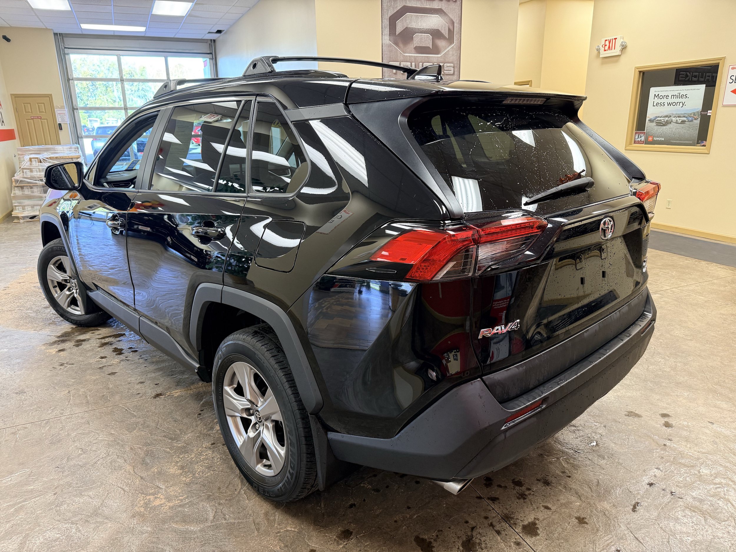 Used 2023 Toyota RAV4 XLE w/ Convenience Package AWD/4WD image 8