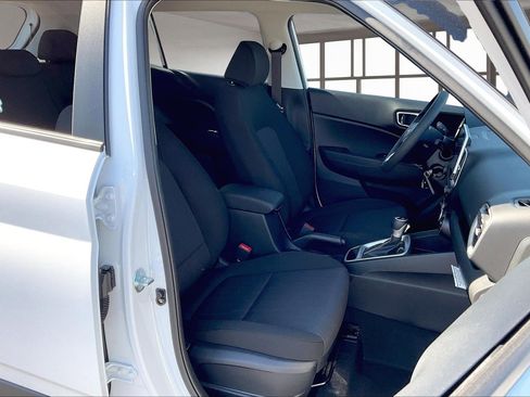 New 2025 Hyundai Venue SE image 10