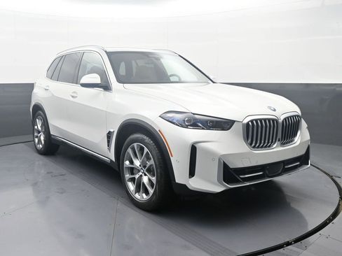 New 2026 BMW X5 xDrive50e image 2