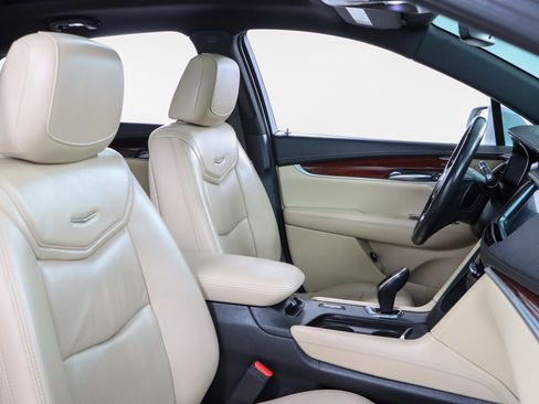 Used 2018 Cadillac XT5 Luxury w/ Driver Awareness Package image 28