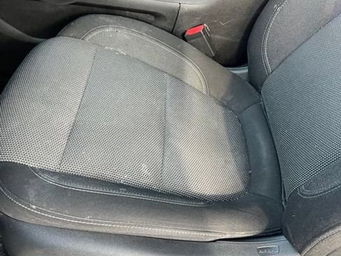 Used 2023 Chevrolet Traverse LT FWD image 17